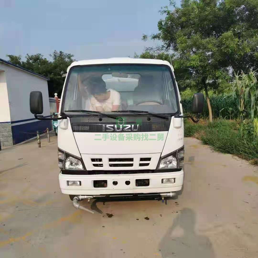 出售國四電噴庫存實驗車，5立方灑水車進口五十鈴發動機，液壓助理轉向，渦輪增壓，空調凍人。700鋼絲胎。車況免檢產品。配置龍王水泵。