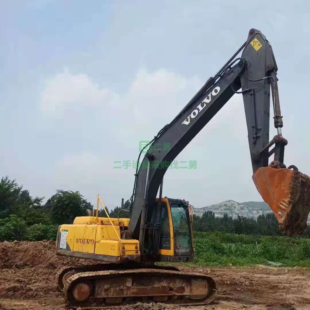 出售2011年原版極品沃爾沃210性能太好，底腳好帶漆挖掘機(jī)，原車空調(diào)電路正常10.9萬(wàn)