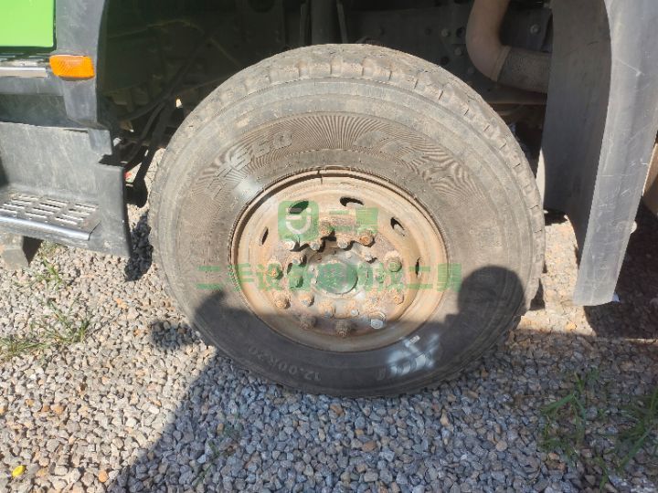 出售18年12月豪沃380馬力大箱5.6米自卸車保險同步