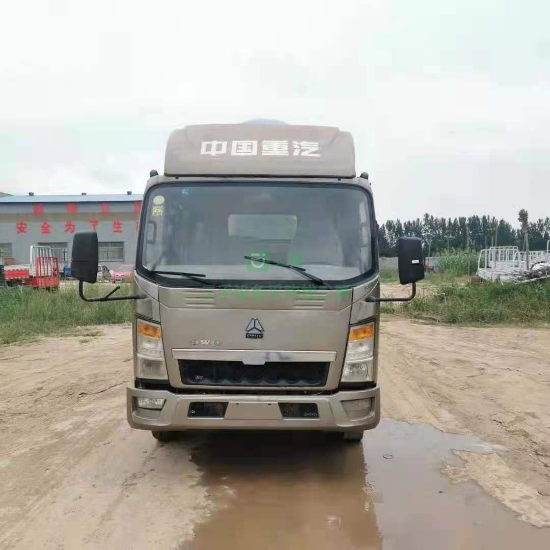 出售剛出車間的，無手續5立方吸污車，大柴498發動機，液壓助理轉向，氣剎。 700鋼絲胎，內飾干凈整潔，發動機巔峰狀態。龍王吸污泵.