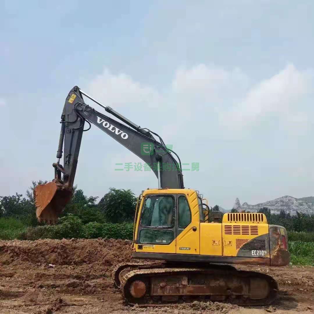 出售2011年原版極品沃爾沃210性能太好，底腳好帶漆挖掘機(jī)，原車空調(diào)電路正常10.9萬(wàn)