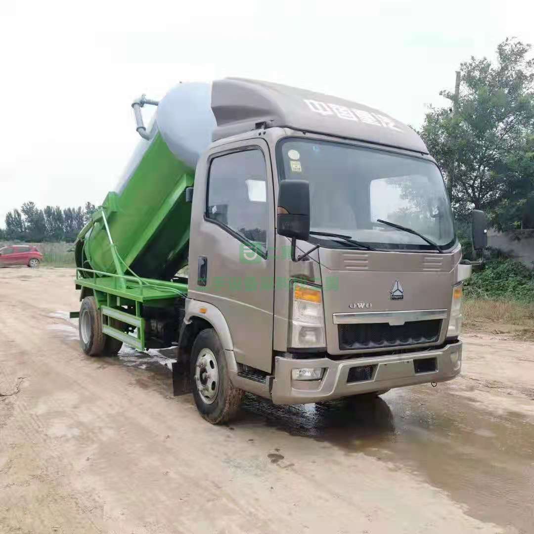 出售剛出車間的，無手續5立方吸污車，大柴498發動機，液壓助理轉向，氣剎。 700鋼絲胎，內飾干凈整潔，發動機巔峰狀態。龍王吸污泵.