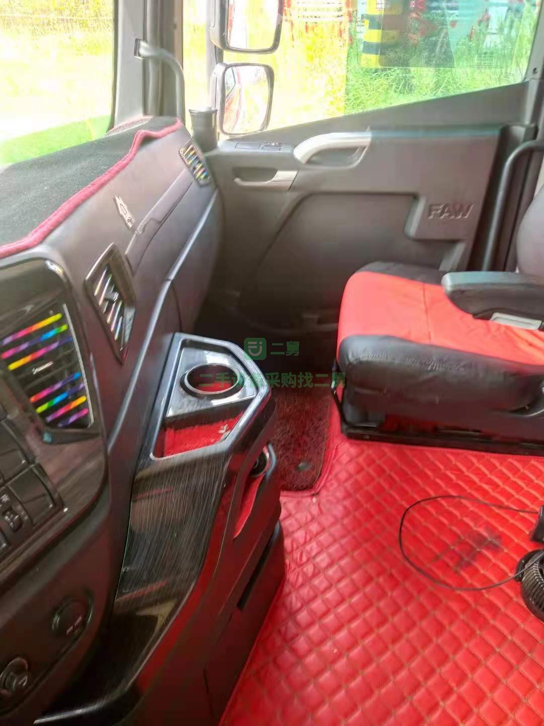 出售貨車鮮貨上市，2019年12上戶，460馬力，前后免維護(hù)橋，帶四路攝像頭 ，底板很平而且是不秀鋼底板，帶駐車空調(diào)，全車原汁原味，