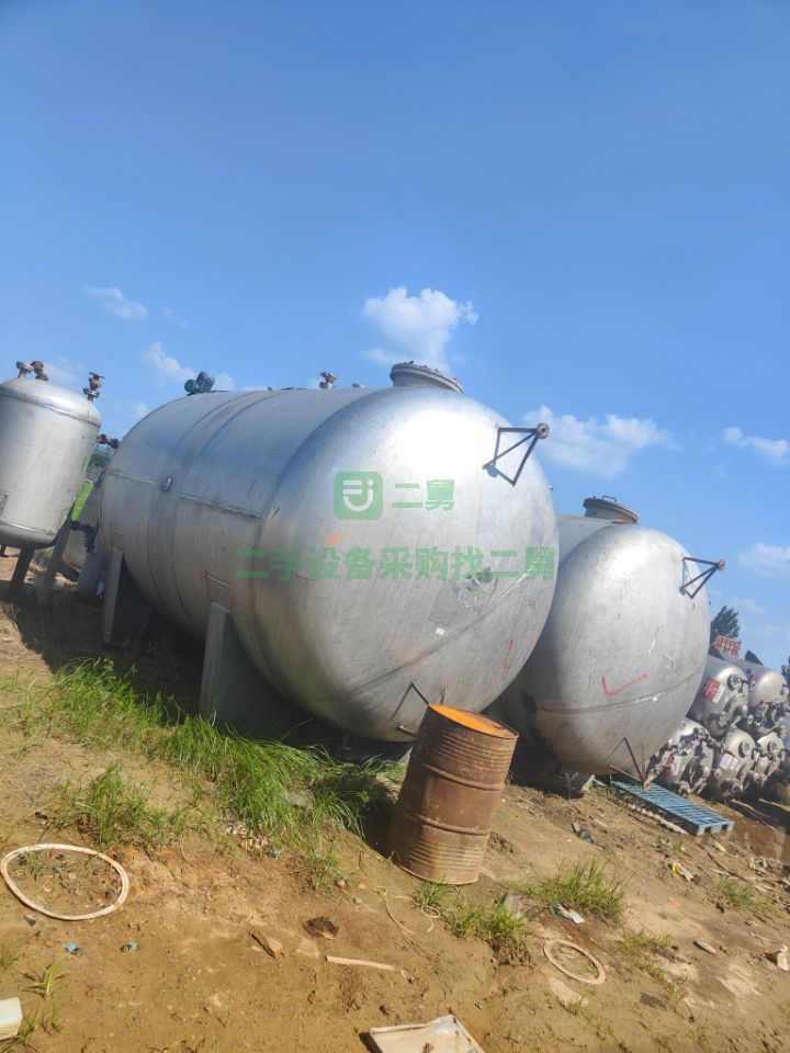 出售二手九成新的正牌軍壓力儲罐