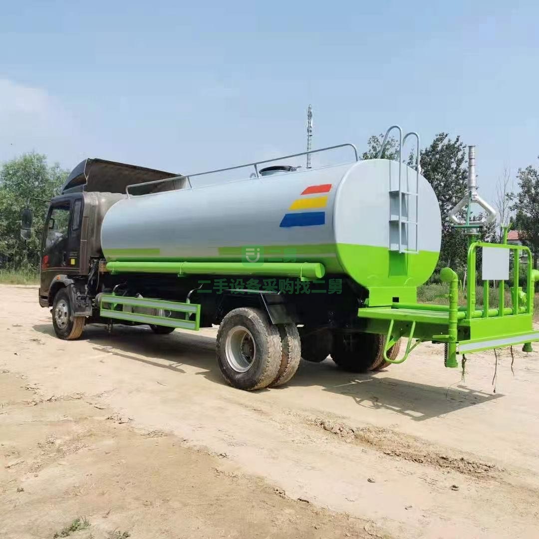 出售21年中國重汽豪沃10立方灑水車康明斯發(fā)動機