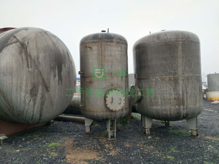 出售二手九成新的正牌軍壓力儲罐