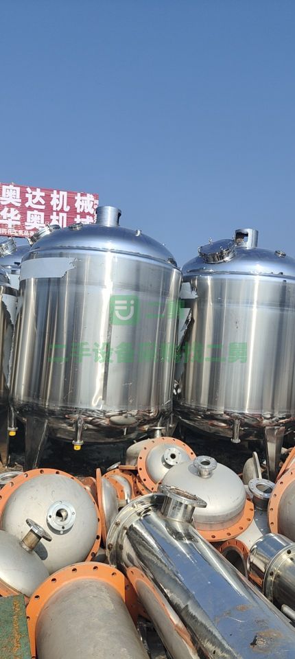 出售二手九成新的正牌軍壓力儲罐