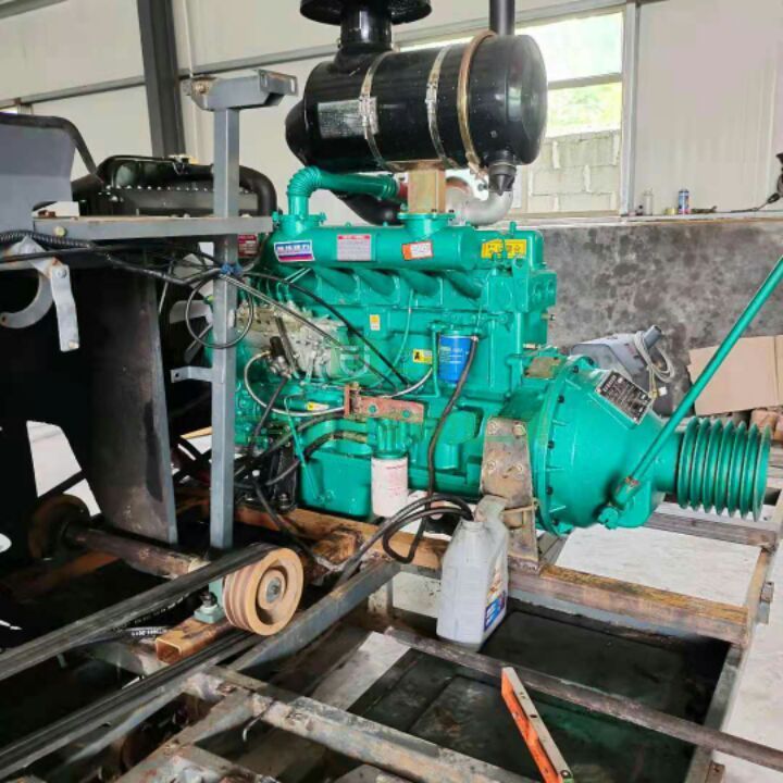 山東出售二手九成新的瑞風拖拉機輪式青儲機1004