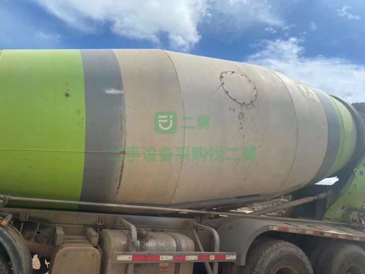 出售二手九成新的豪沃18方攪拌車
