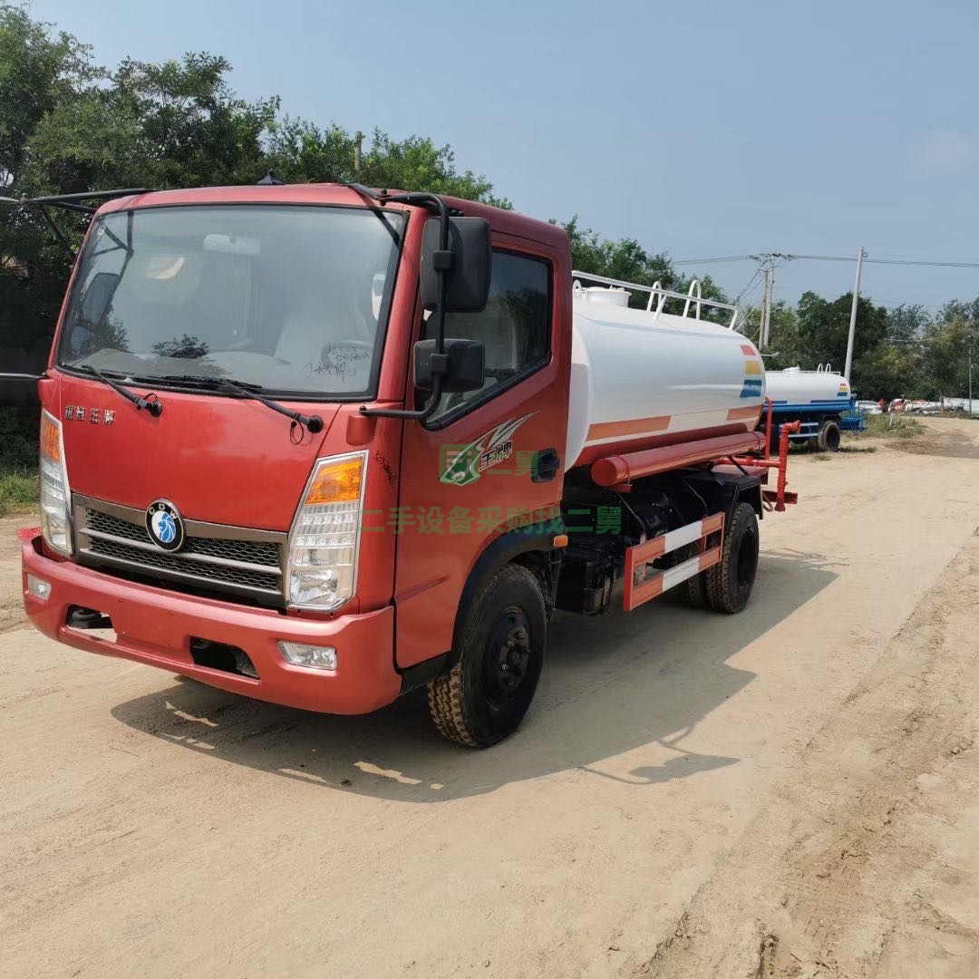 出售庫存車重汽王牌5方灑水，17年11月份一汽錫柴發動機