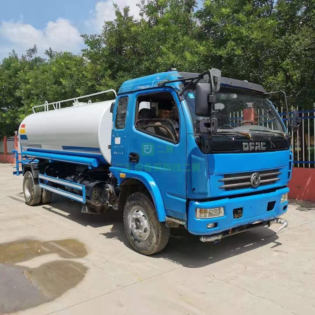 低價出售二手10立方灑水車朝柴發(fā)動機130馬力