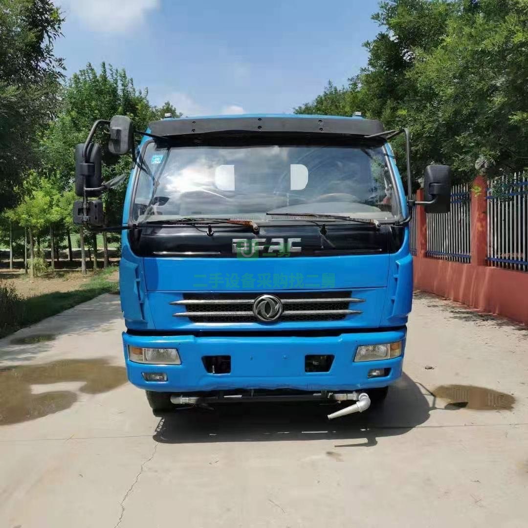 低價出售二手10立方灑水車朝柴發(fā)動機130馬力