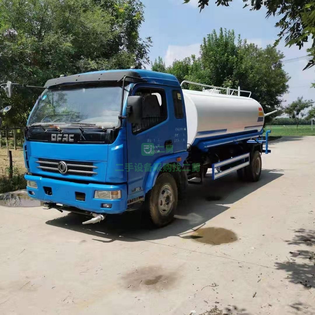 低價出售二手10立方灑水車朝柴發(fā)動機130馬力