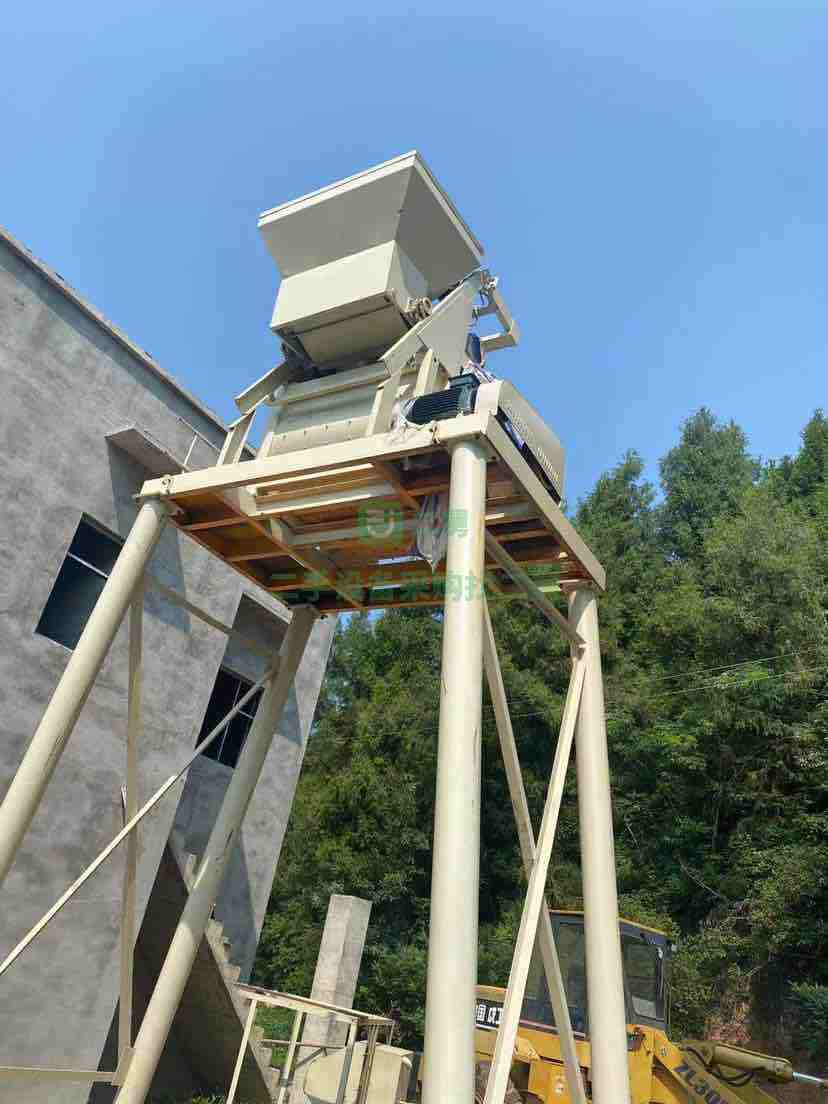 低價出售未使用750攪拌站帶兩個100噸罐子