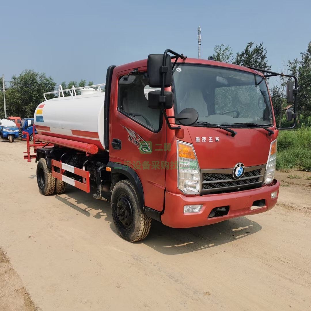 出售庫存車重汽王牌5方灑水，17年11月份一汽錫柴發動機