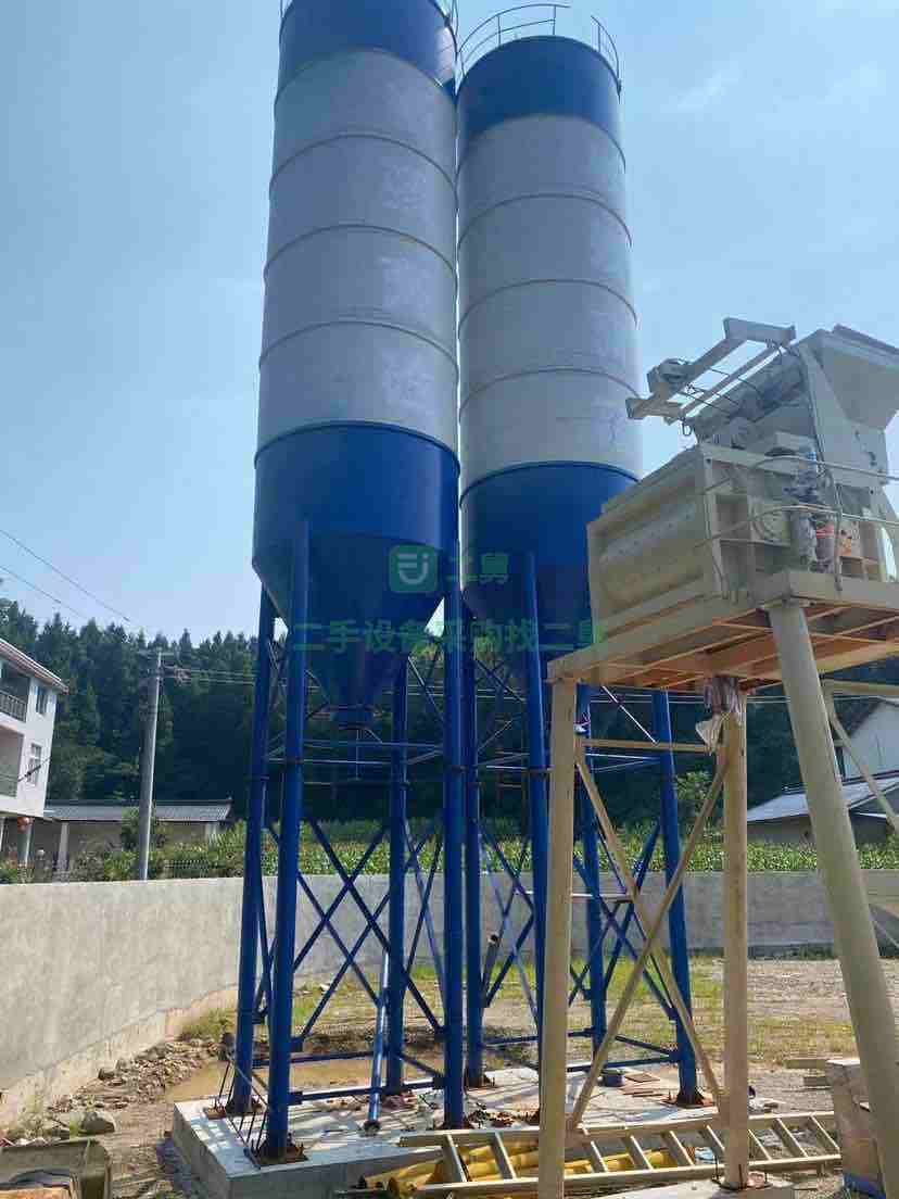 低價出售未使用750攪拌站帶兩個100噸罐子