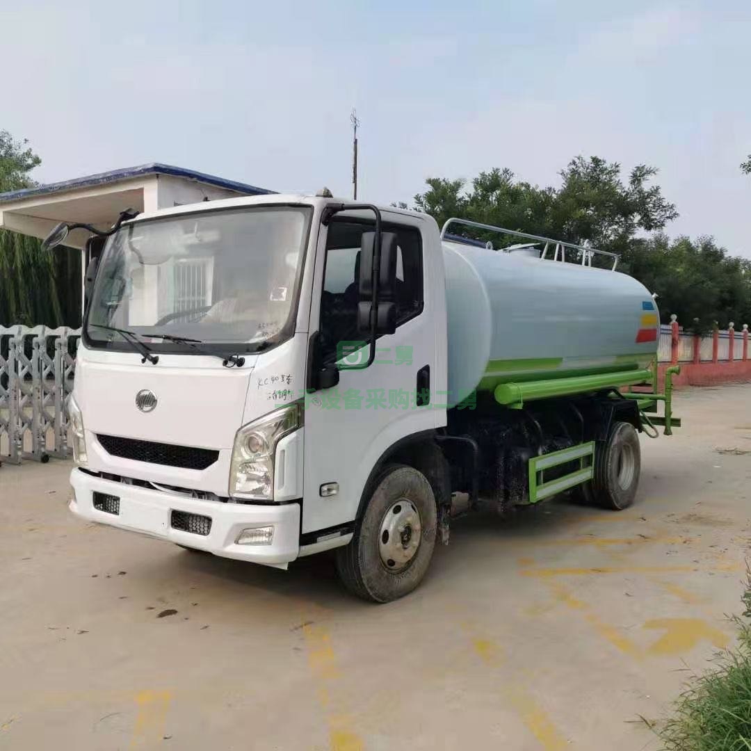 山東出售19年庫存實(shí)驗(yàn)車8立方灑水車，南京依維柯上汽發(fā)動機(jī)