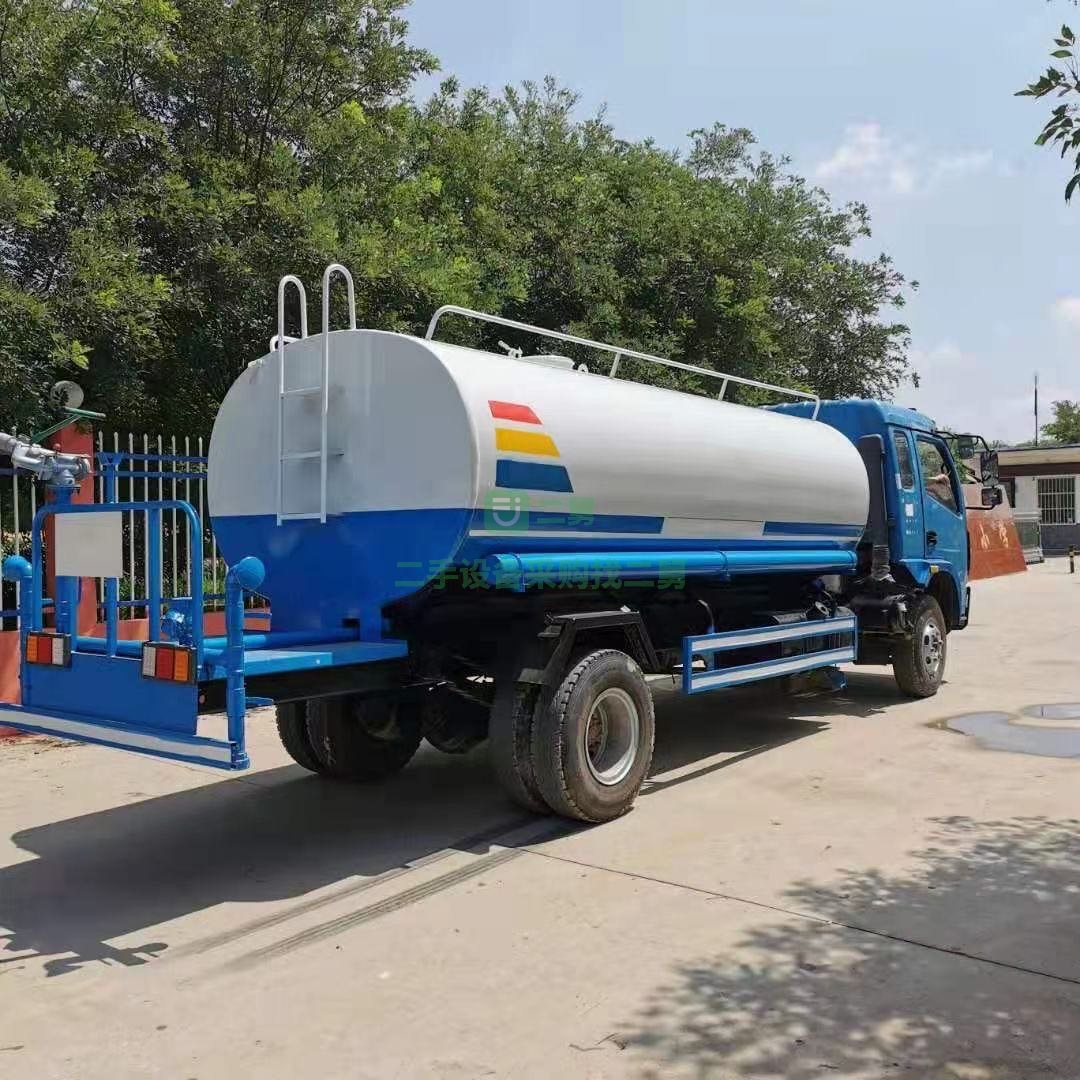 低價出售二手10立方灑水車朝柴發(fā)動機130馬力