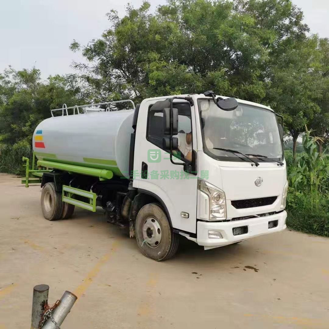 山東出售19年庫存實(shí)驗(yàn)車8立方灑水車，南京依維柯上汽發(fā)動機(jī)
