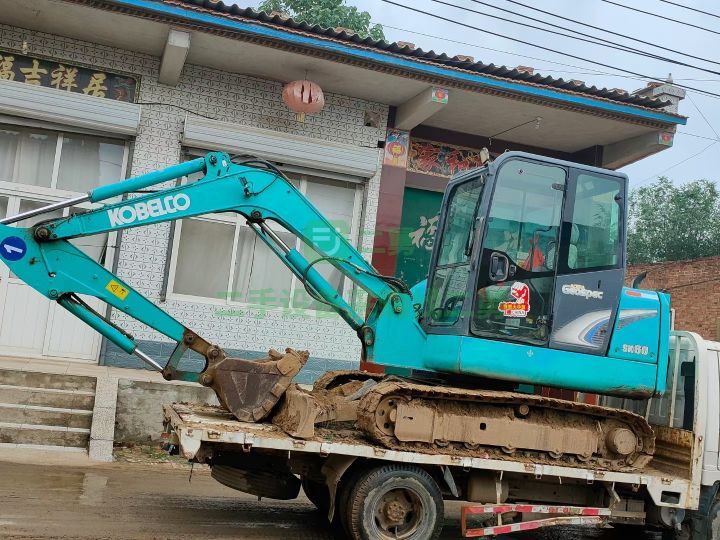 出售農(nóng)村干活機(jī)神鋼60挖掘機(jī)