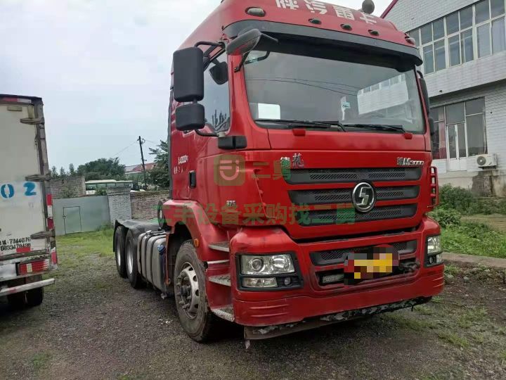 出售一臺二手的雙驅德龍掛車，九成新