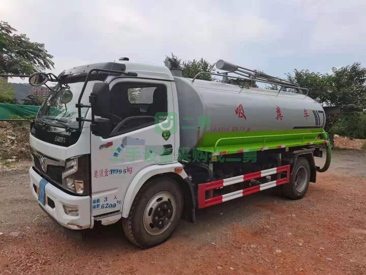 出售一臺國六2020年7月國六八立方吸糞車。底盤配置:東風