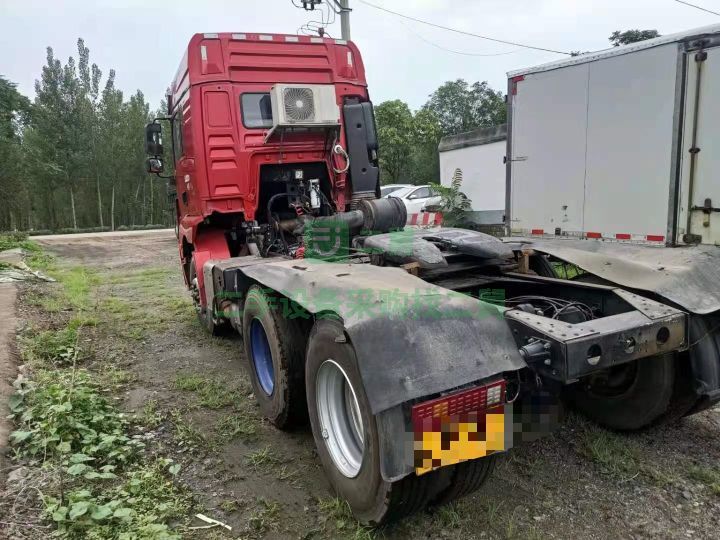 出售一臺二手的雙驅德龍掛車，九成新