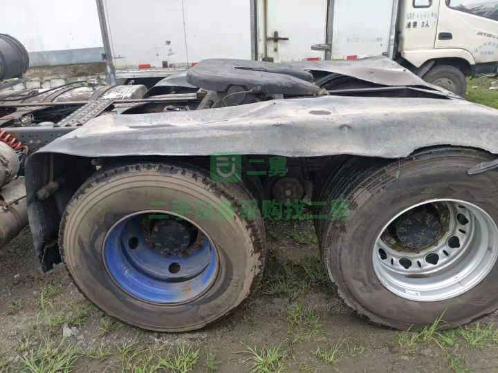 出售一臺二手的雙驅德龍掛車，九成新