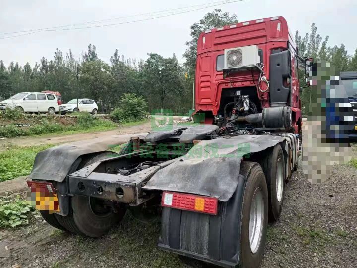 出售一臺二手的雙驅德龍掛車，九成新