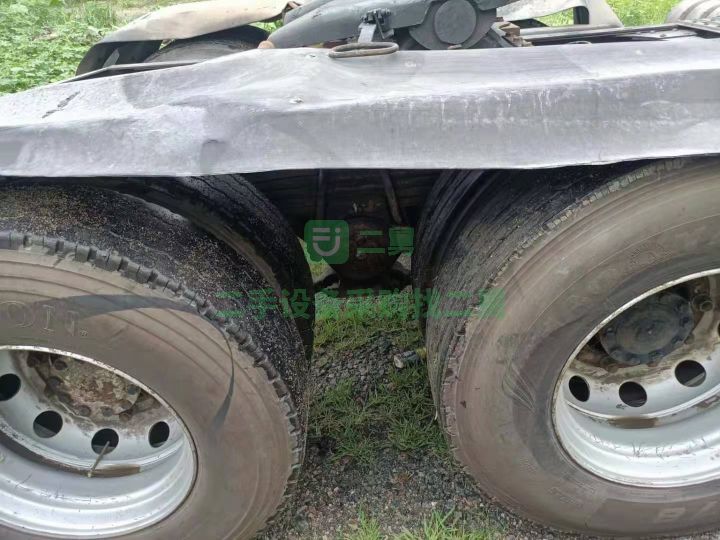 出售一臺二手的雙驅德龍掛車，九成新