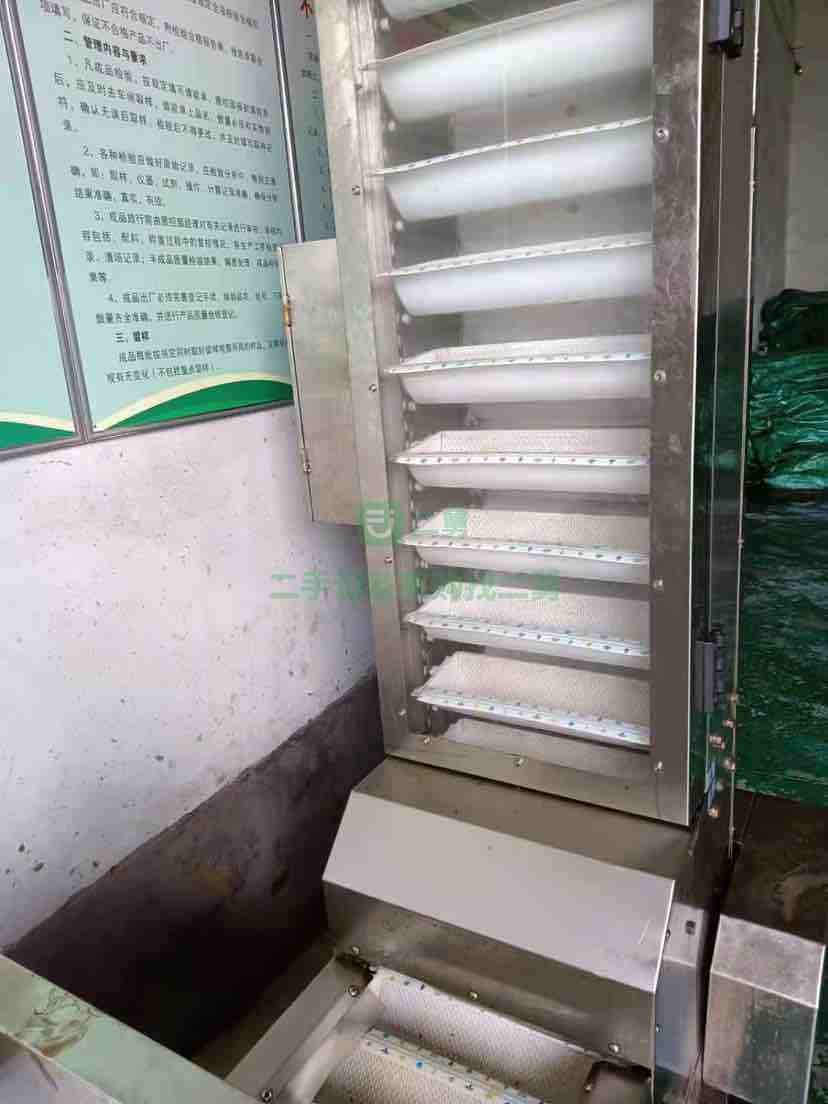 出售一臺二手的斗式提升機，不銹鋼自動上料機