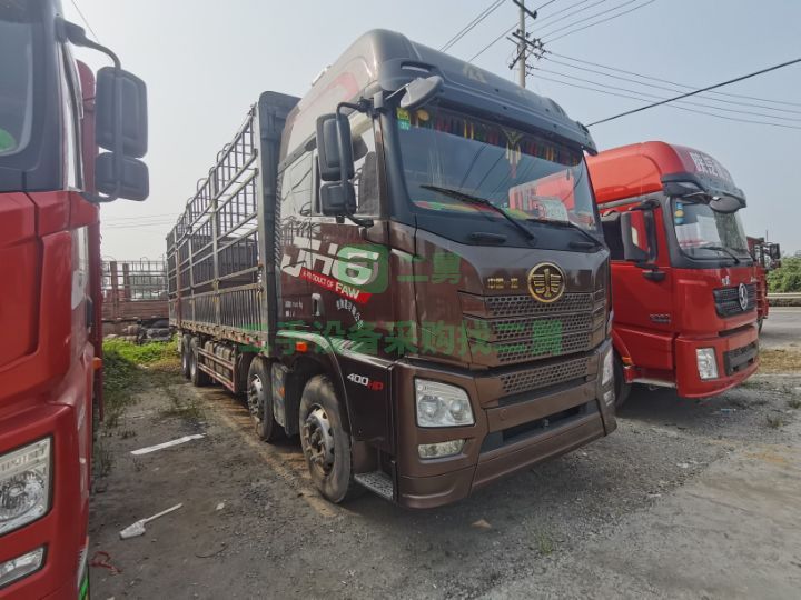 出售二手的精品JH6前四后八400馬力9.6貨車