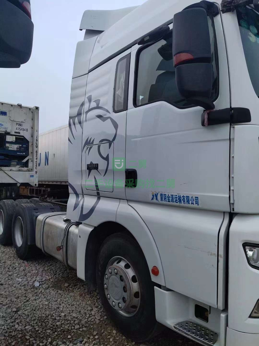 出售17年汕德卡440馬力牽引車一輛