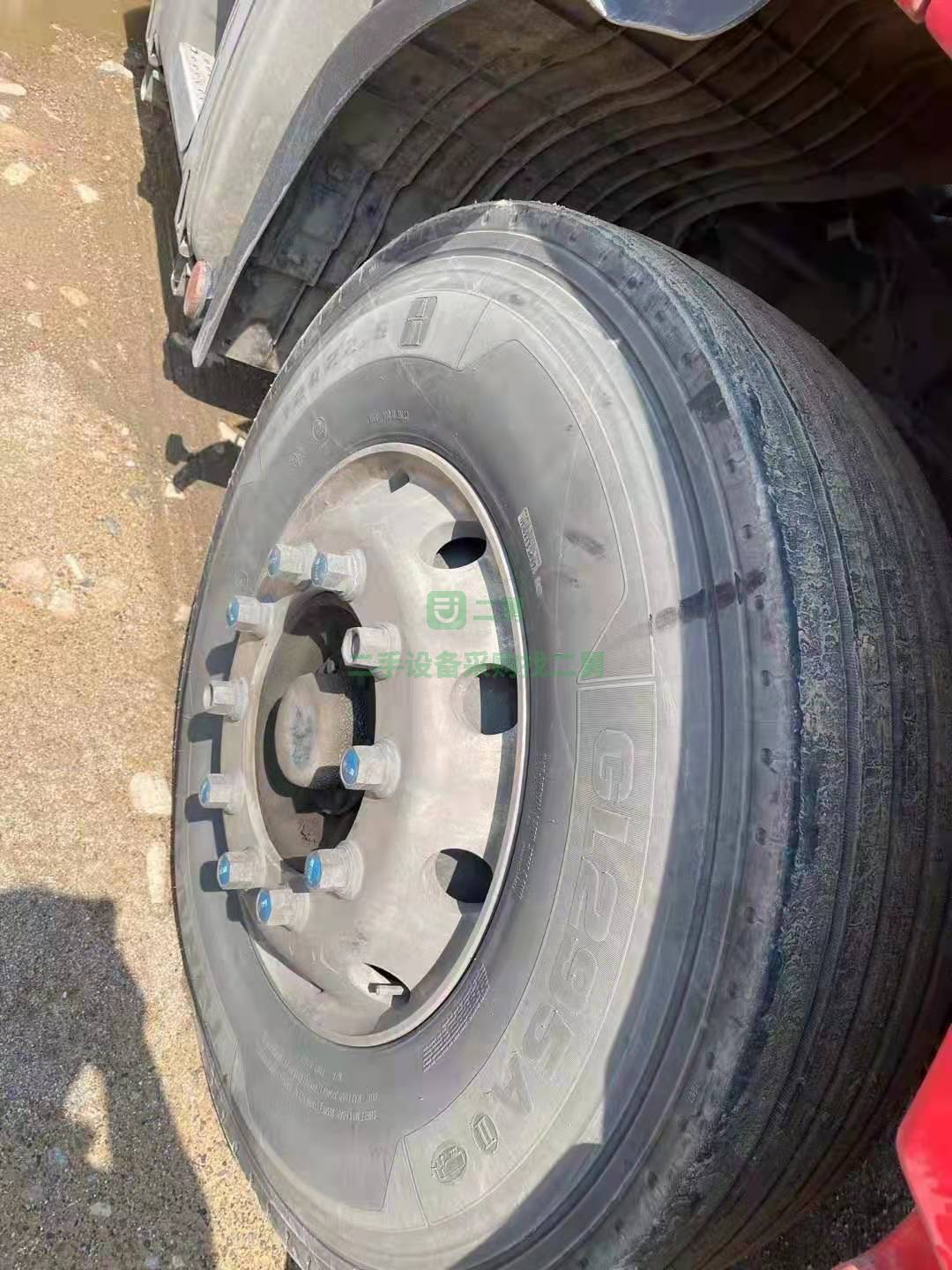 出售2018年1月紅巖杰獅牽引車430馬力帶獨立空調帶三百萬大保險