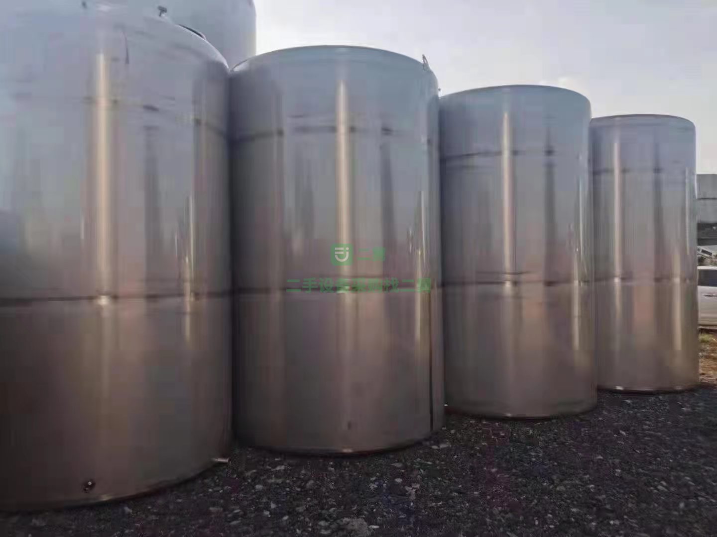 出售二手儲罐干凈質(zhì)量好