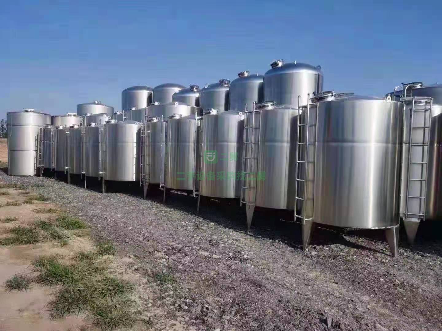 出售二手儲罐干凈質(zhì)量好