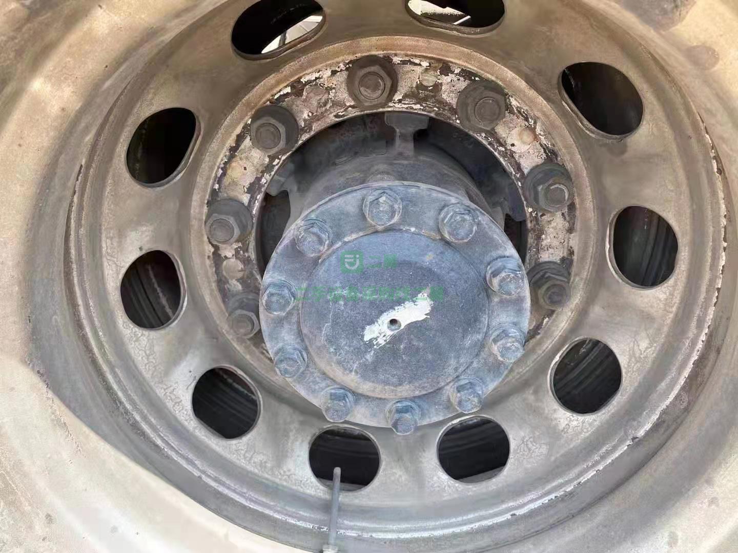 出售2018年1月紅巖杰獅牽引車430馬力帶獨立空調帶三百萬大保險
