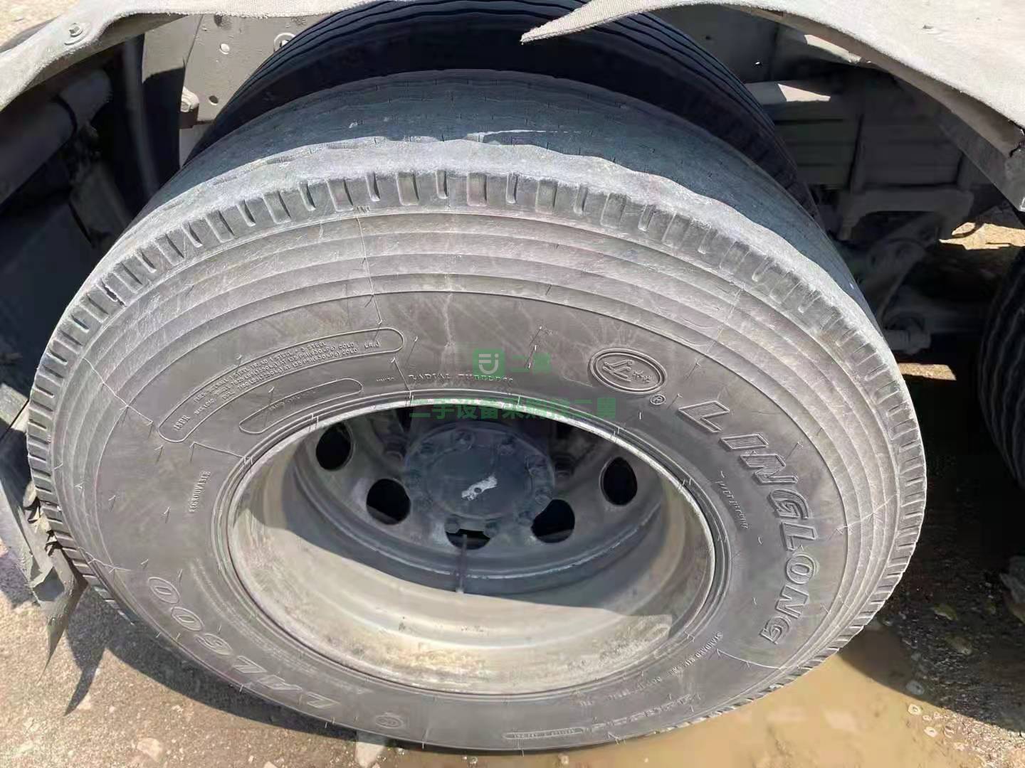 出售2018年1月紅巖杰獅牽引車430馬力帶獨立空調帶三百萬大保險