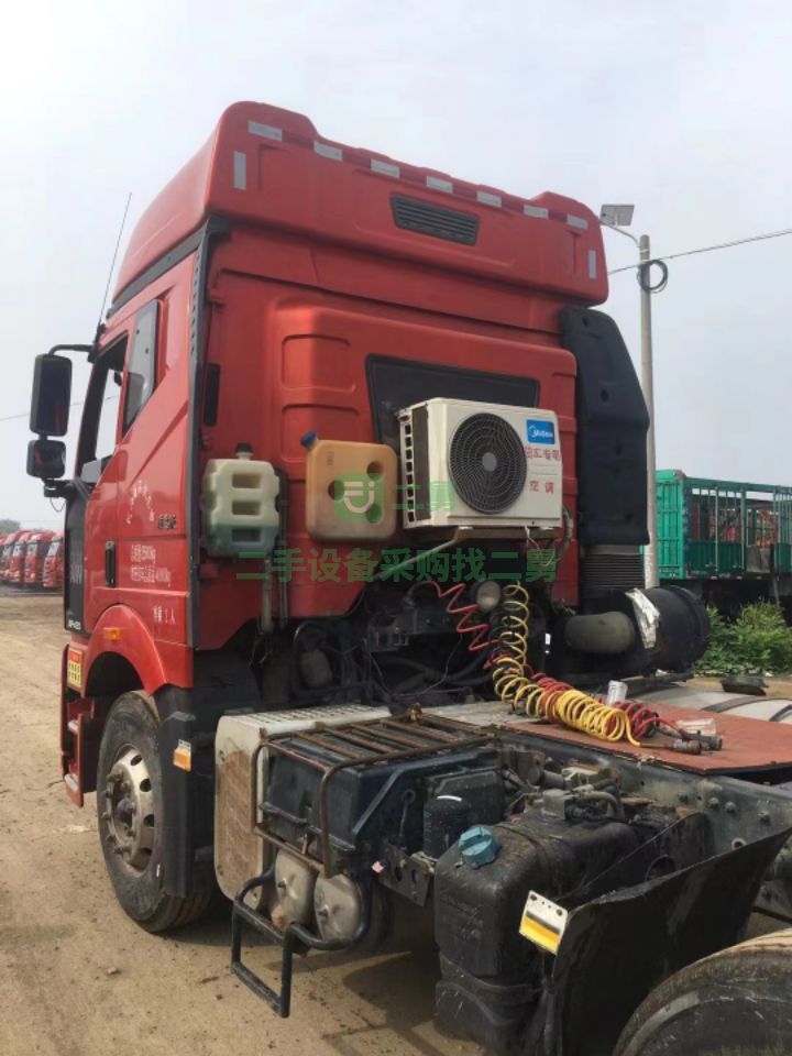 出售二手九成新的解放牽引車