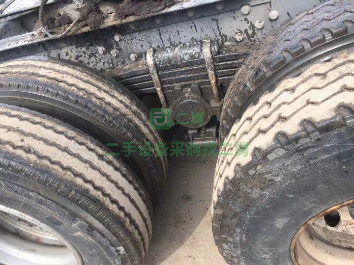 出售二手九成新的解放牽引車