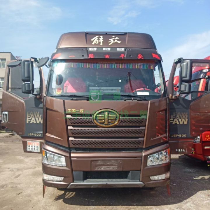 成色17年10月精品解放J6P460馬力牽引車