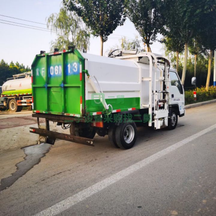 出售一臺國五福田小卡之星2掛桶垃圾車帶推鏟