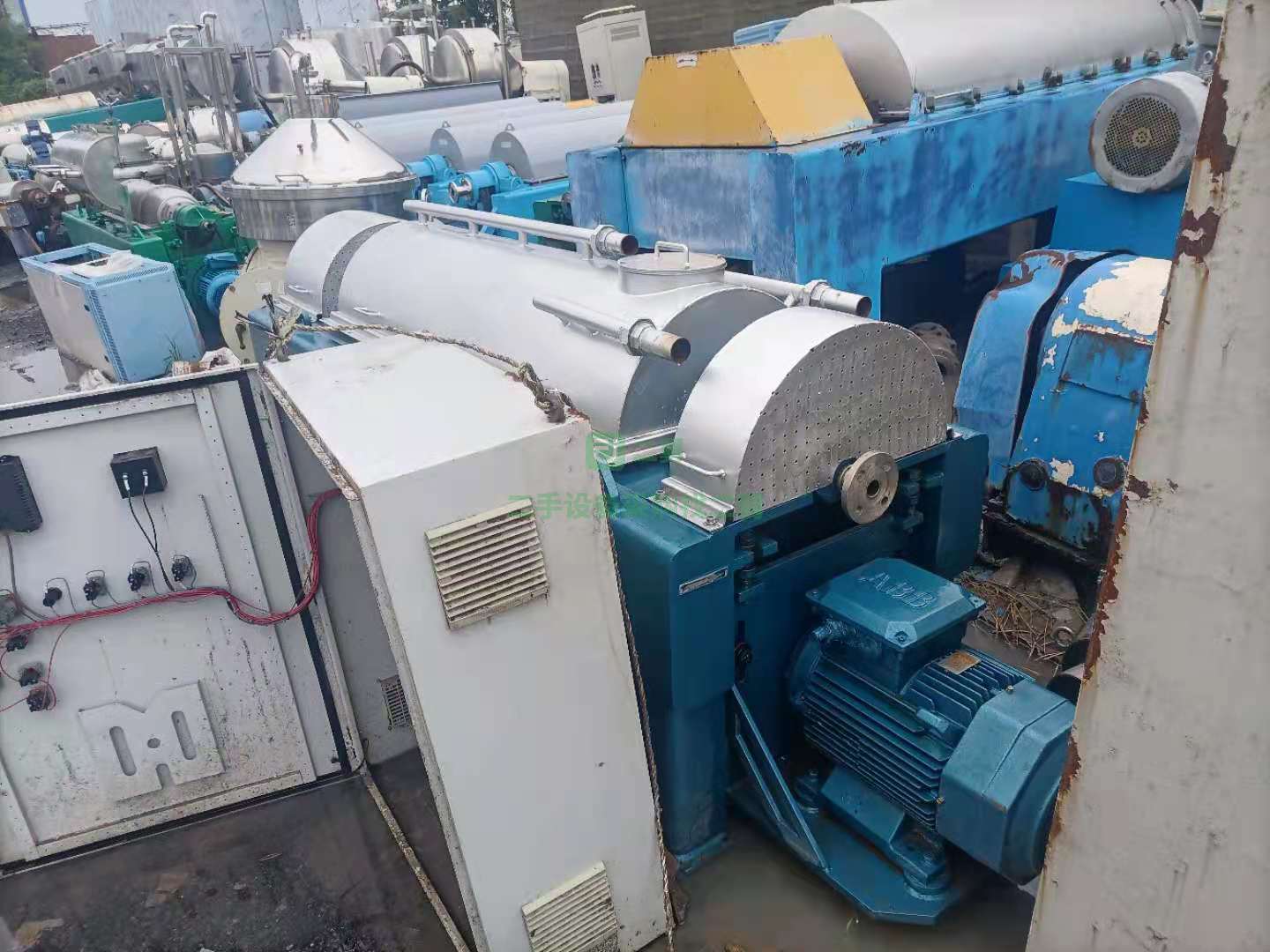 出售九成新二手臥式螺旋卸料沉降離心機(jī)
