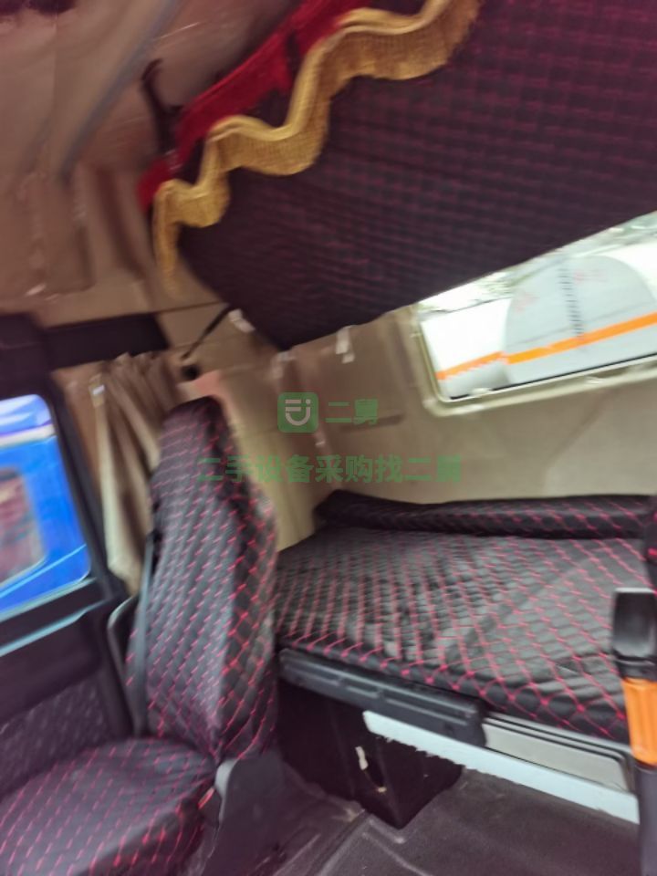 出售19年7月汕德卡C7H-540馬力帶液緩，國五排放 雙驅輕體牽引車