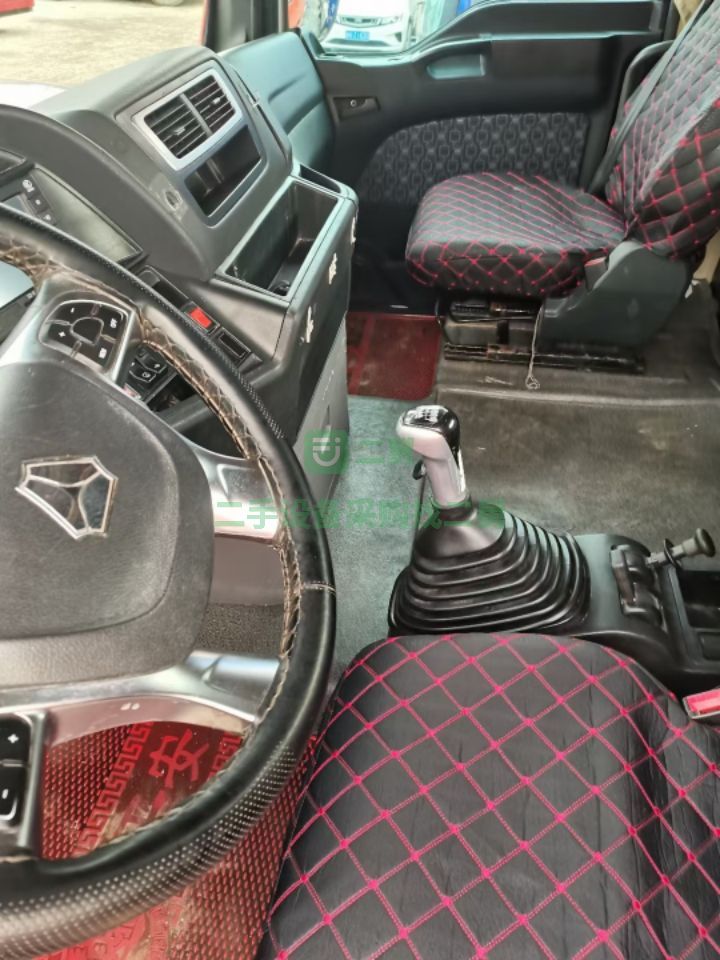 出售19年7月汕德卡C7H-540馬力帶液緩，國五排放 雙驅輕體牽引車