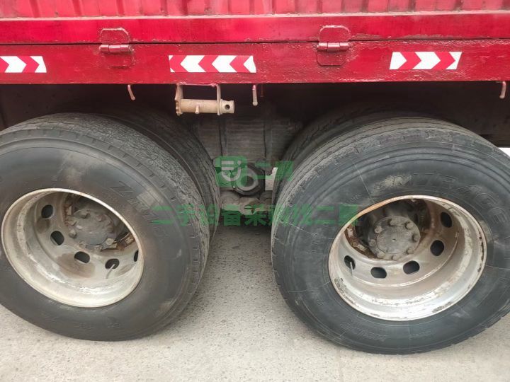 河北出售二手八成新的東風天龍9.6米貨車