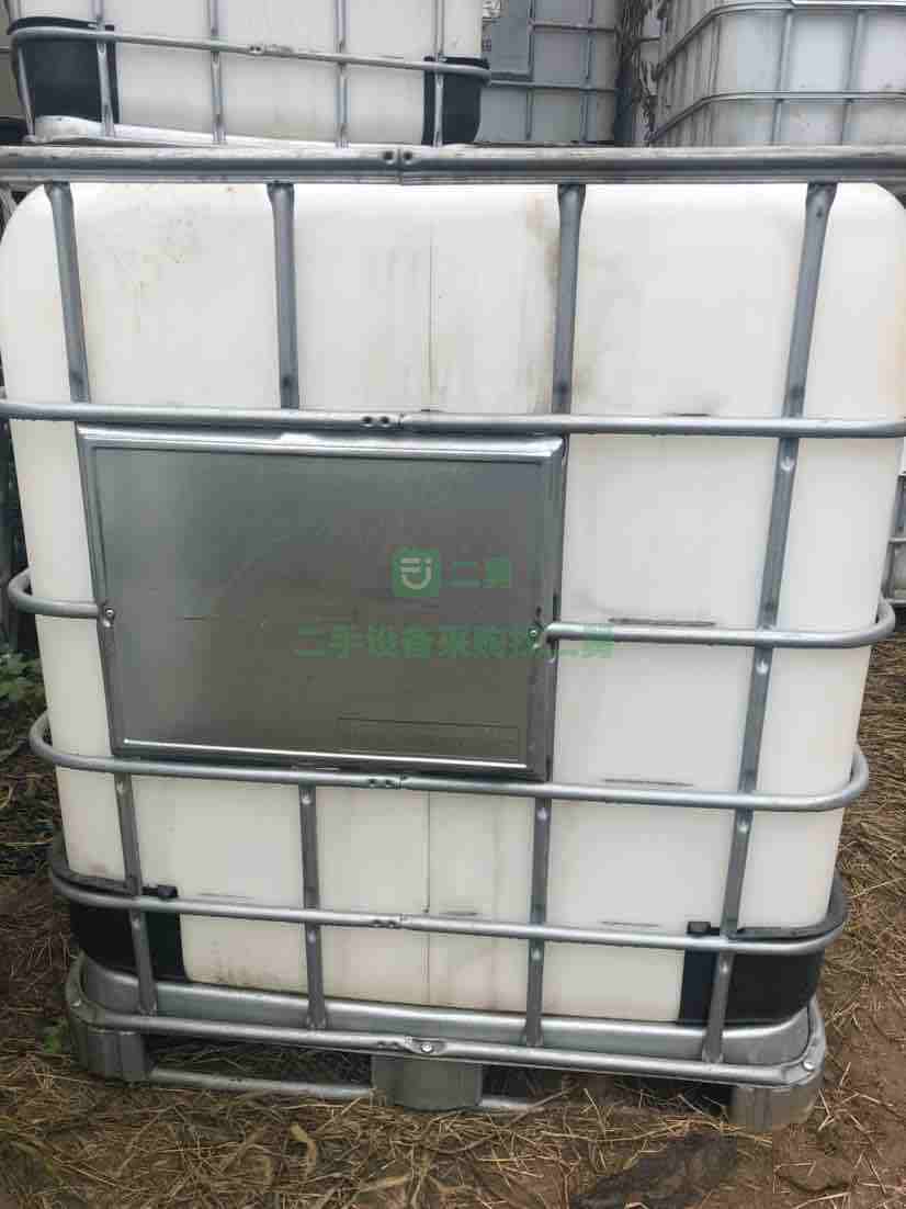 出售二手的9成新塑料噸桶