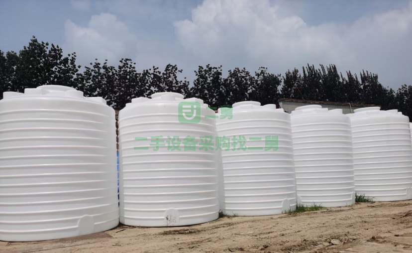 出售二手的9成新塑料噸桶