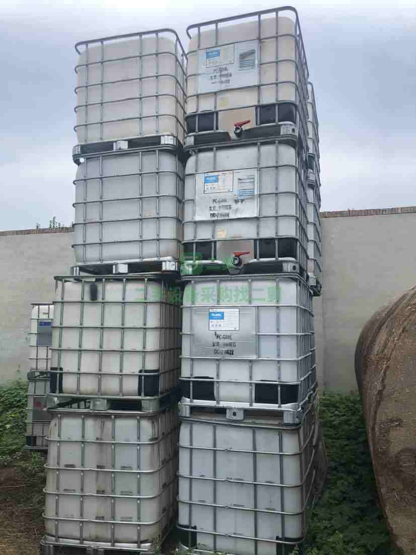 出售二手的9成新塑料噸桶
