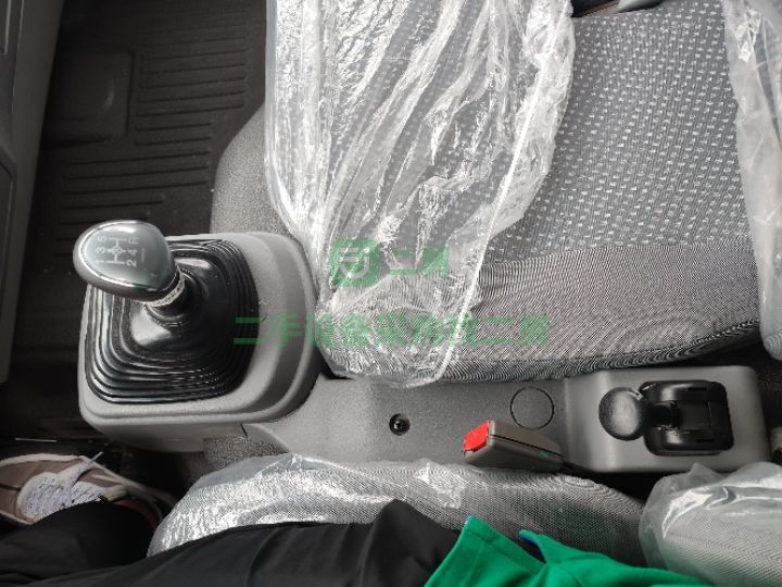 江蘇出售二手的中國重汽豪沃4.2米廂式貨車